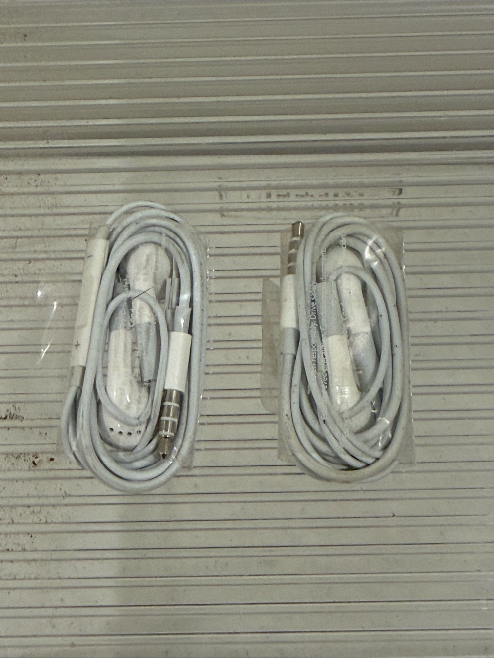 NEW Apple White Wired Earbuds with 3.5mm Jack - Pack of 2